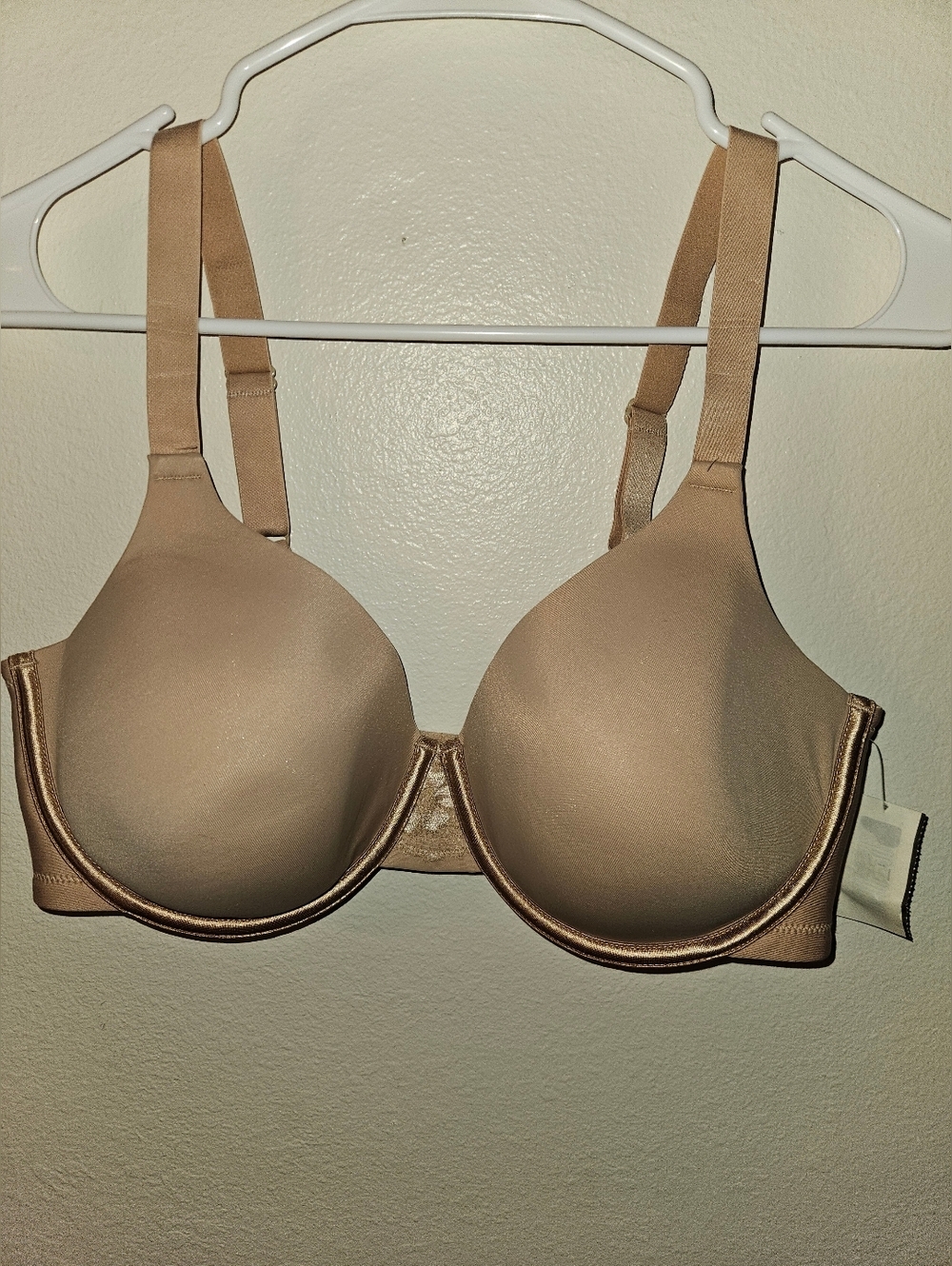 Vanity Fair Womans Beige Underwired Bra Size 38DD